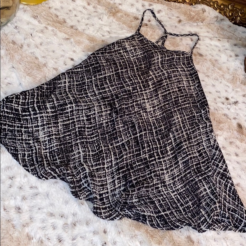 Lightweight strappy backless tank top
